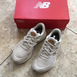 New Balance Women’s Running Shoes Size 5.5 D Wide